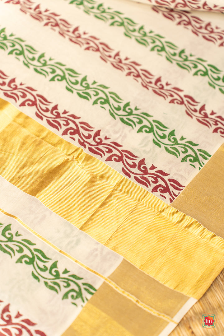 White Kasavu Paisley Motif Zari Border Jugalbandhi Saree Thamburaati-4-The Indian Motif