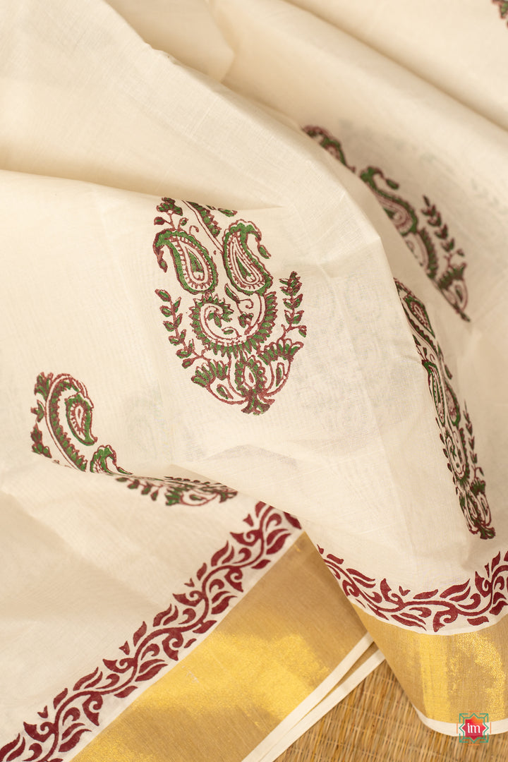 White Kasavu Paisley Motif Zari Border Jugalbandhi Saree Thamburaati-5-The Indian Motif
