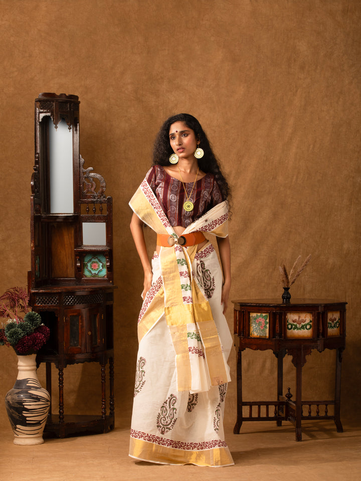 White Kasavu Paisley Motif Zari Border Jugalbandhi Saree Thamburaati-The Indian Motif