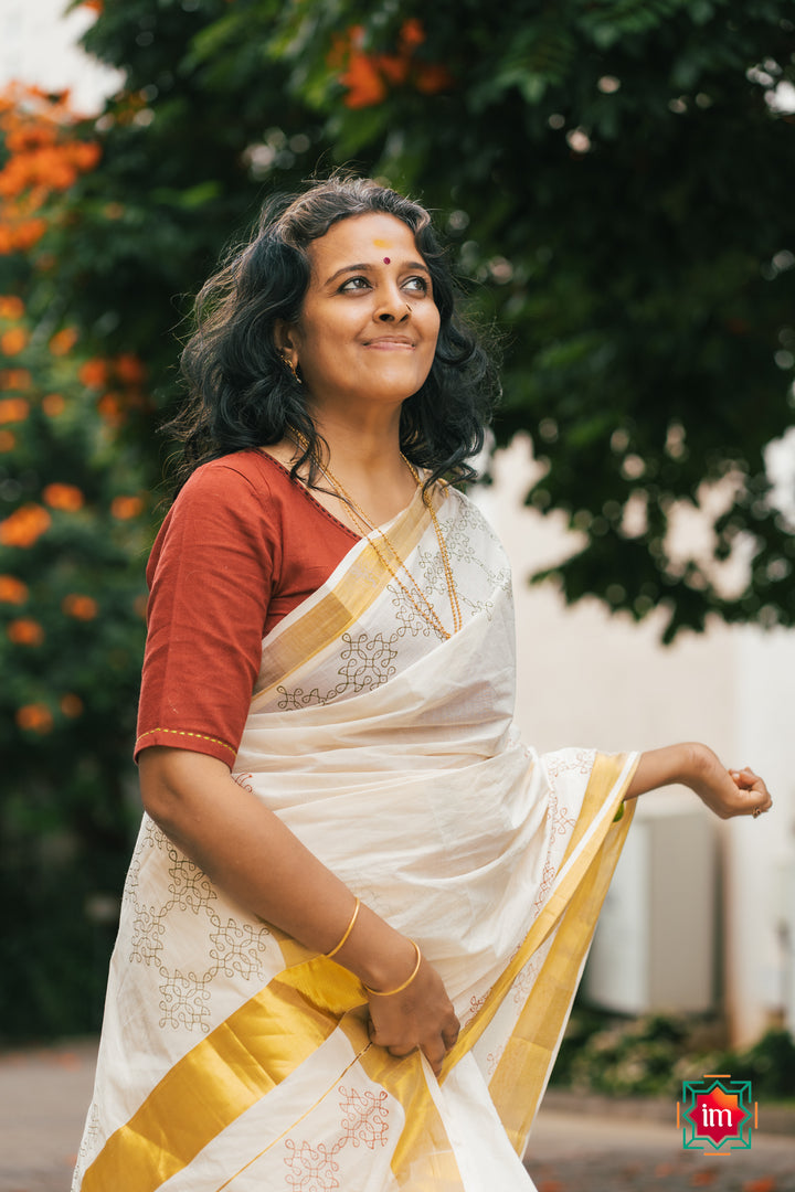 White-Onam-Kasavu-Kolam-Motif-Jugalbandhi-Saree-Pookalam-9-The-Indian-motif