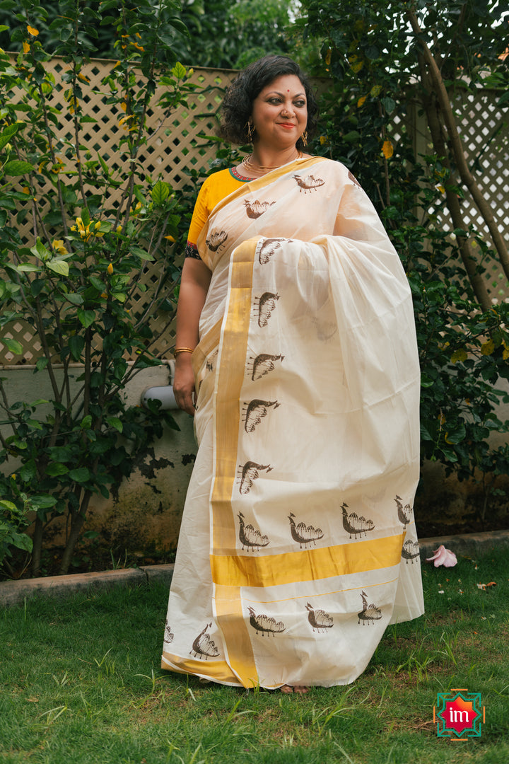 White-Onam-Kasavu-Race-boat-Motif-Jugalbandhi-Saree-Vallamkali-1-The-Indian-Motif