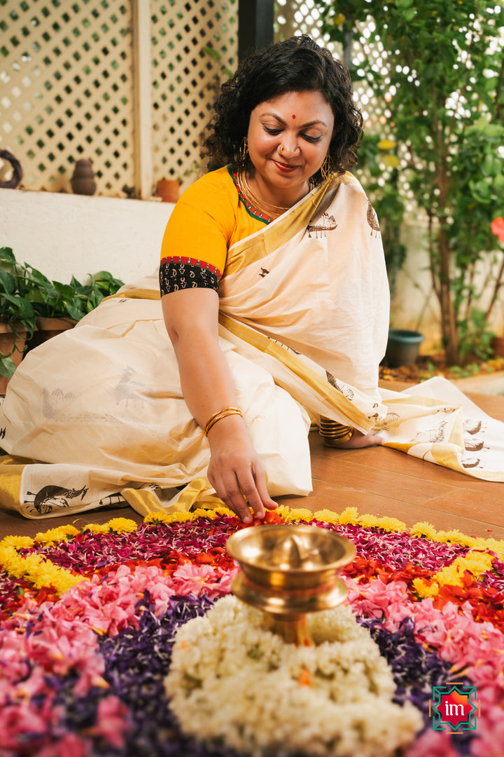 White-Onam-Kasavu-Race-boat-Motif-Jugalbandhi-Saree-Vallamkali-The-Indian-Motif