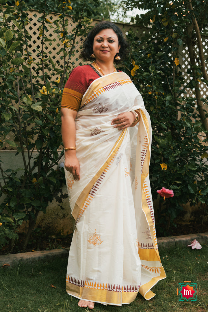 White-Onam-Kasavu-Temple-Motif-Jugalbandhi-Saree-Taamara-3-The-Indian-Motif