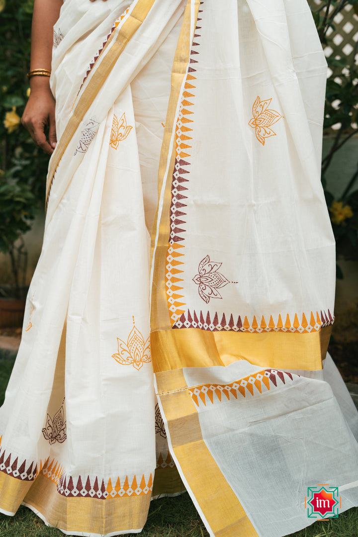 White-Onam-Kasavu-Temple-Motif-Jugalbandhi-Saree-Taamara-6-The-Indian-Motif