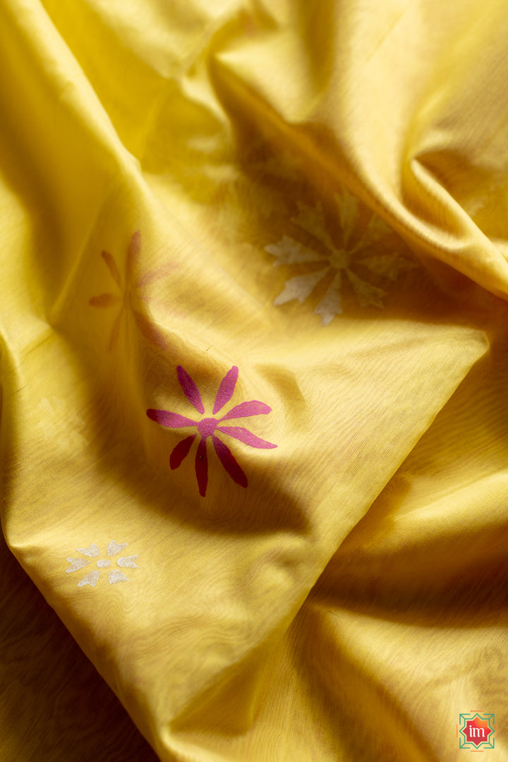Yellow Maheshwar Silk Cotton Jugalbandhi Saree Parijaata-8-The Indian Motif