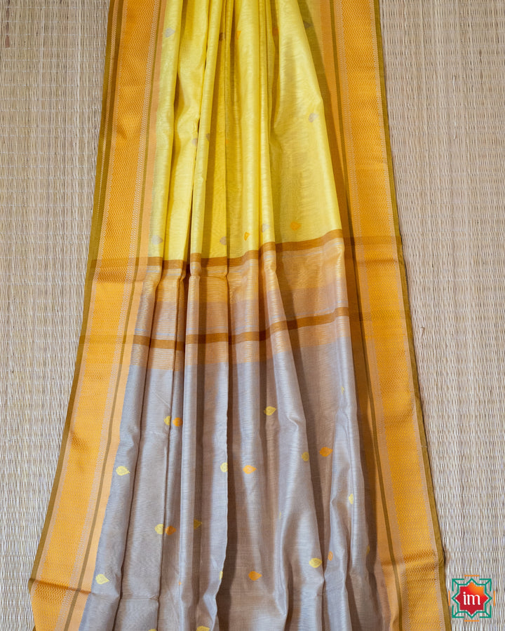 Handwoven Maheshwari Silk Cotton Saree Inner Light-3-The Indian Motif